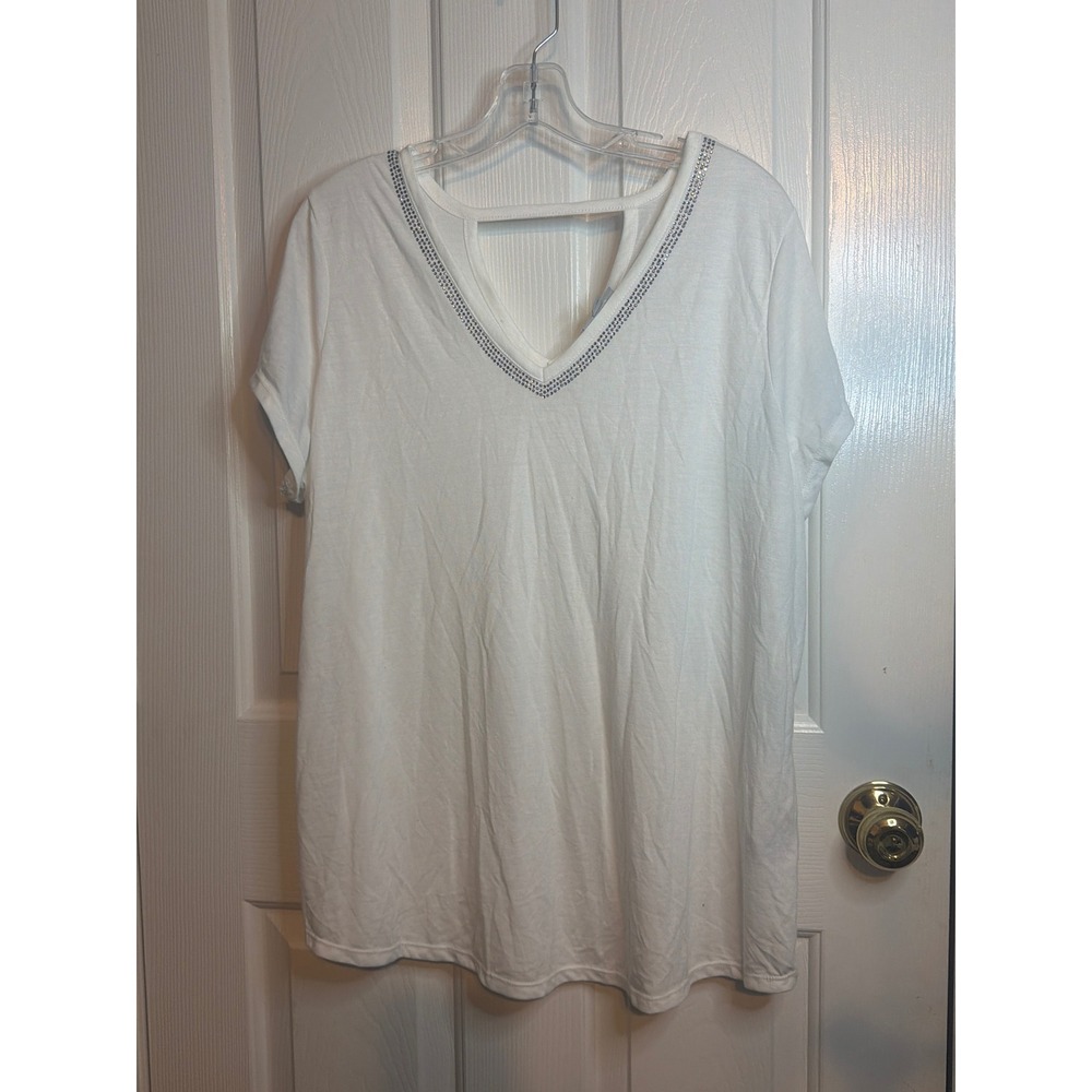 Avenue White Rhinestone V-Neck Short Sleeve Top Size 18/20 NWT